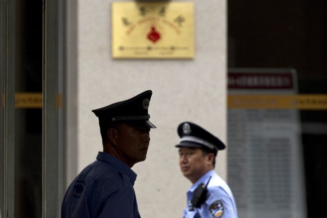 Για κακομεταχείριση της οικογένειάς του κατηγορεί τις Αρχές της Κίνας ο Τσεν Γκουανγκτσένγκ